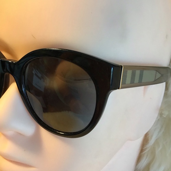 Burberry black round cat eye sunglasses RX lens and hard case - Picture 4 of 8